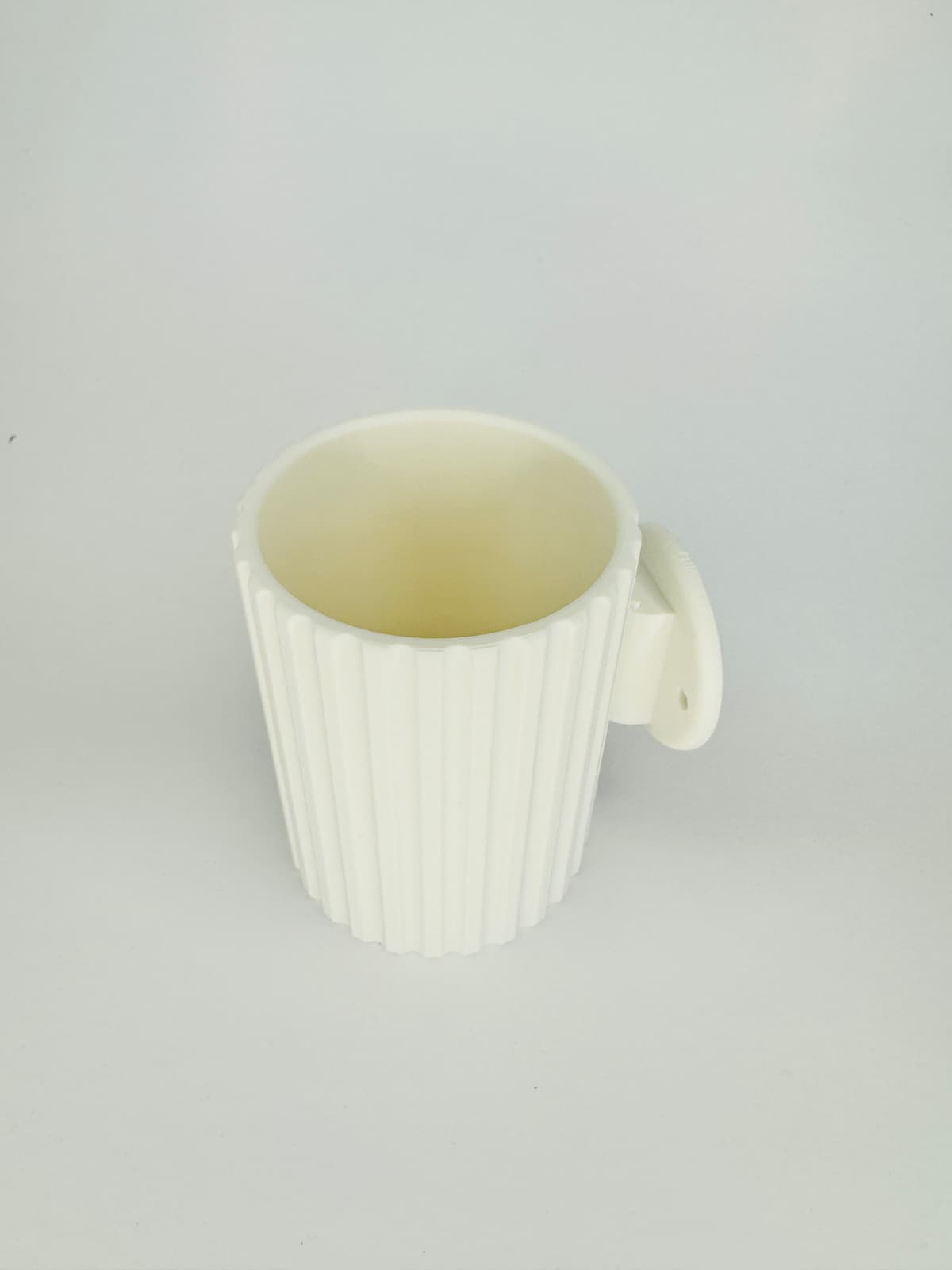 🪥 Wall-Mounted Toothbrush Holder (Minimal Ribbed Design)