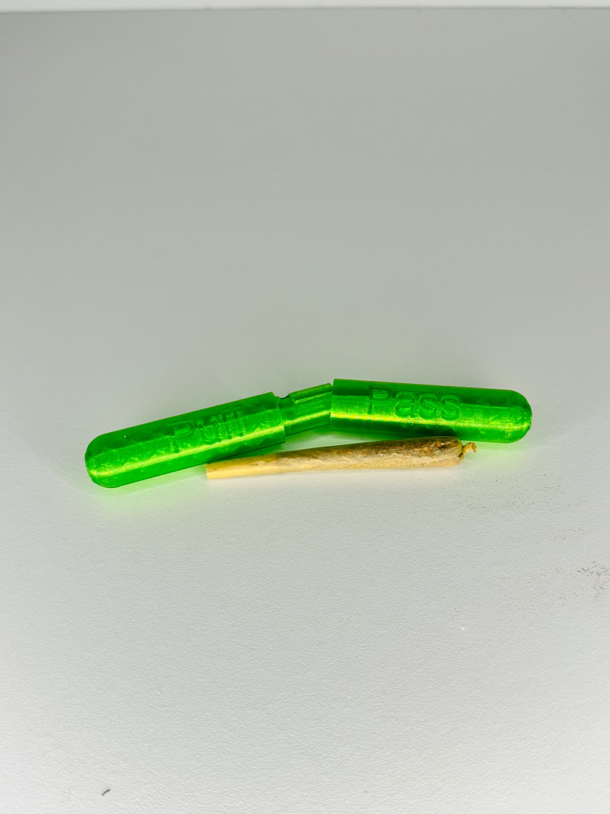 🌿 Dubé Tube – Slim Storage Case