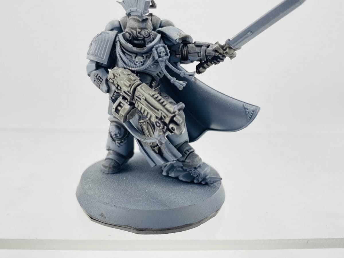 Primaris Captain Chainswords